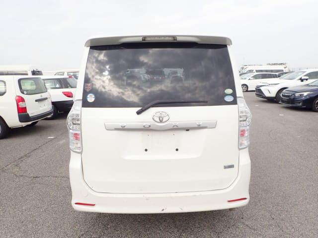 2011 TOYOTA Voxy