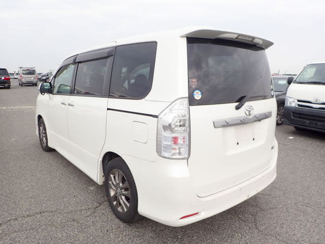 2011 TOYOTA Voxy