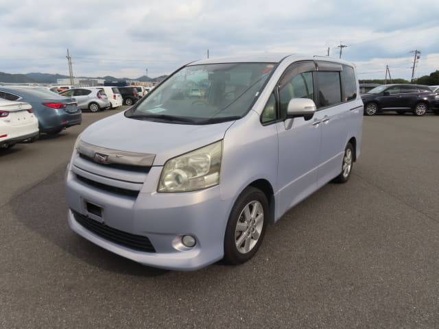 2010 TOYOTA Noah