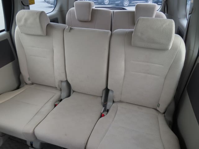 TOYOTA Noah thumbnail 27