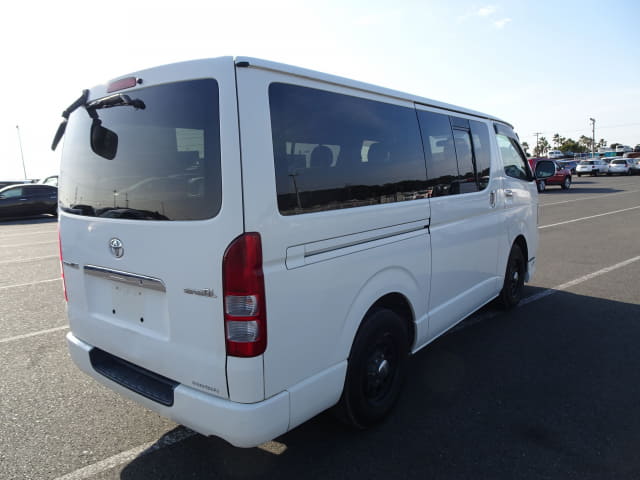 2006 TOYOTA Regiusace Van