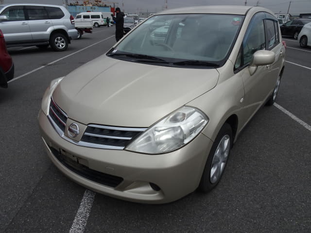 NISSAN Tiida