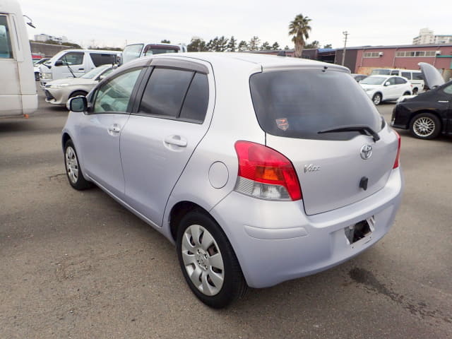 2010 TOYOTA Vitz