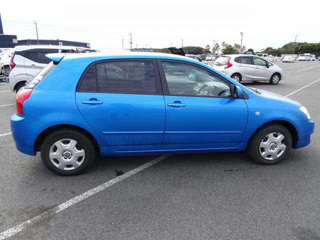 2004 TOYOTA Corolla Runx