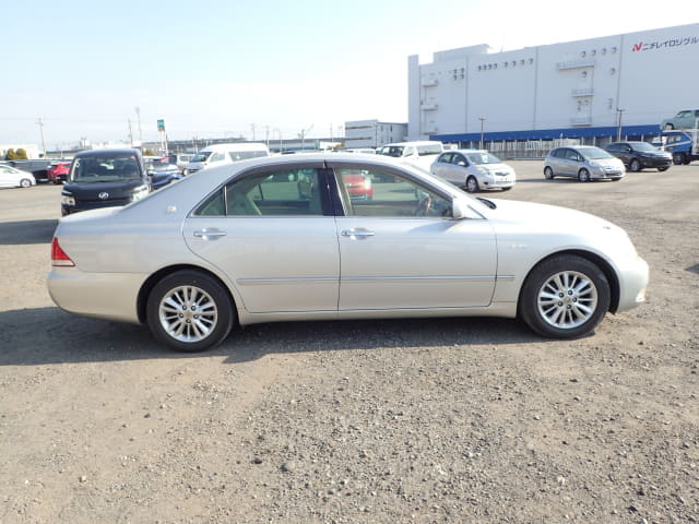 2004 TOYOTA Crown