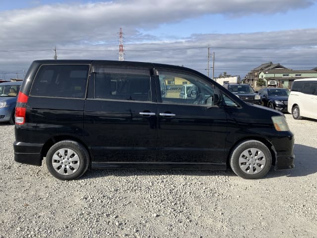 2007 TOYOTA Noah