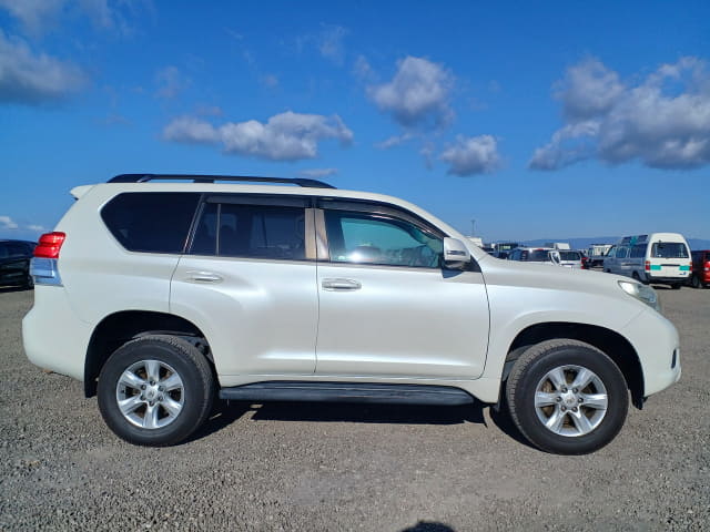 2011 TOYOTA Land Cruiser Prado