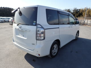 2010 TOYOTA Voxy