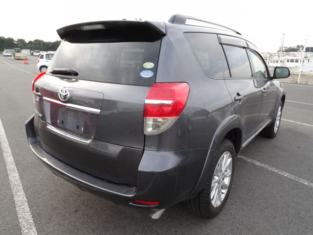 2011 TOYOTA Vanguard