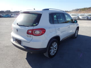 2011 VOLKSWAGEN Tiguan