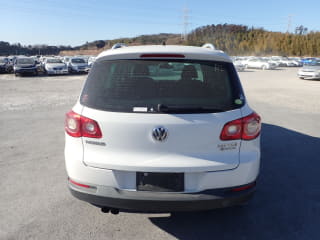 2011 VOLKSWAGEN Tiguan