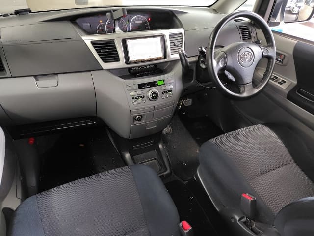 TOYOTA Voxy thumbnail 51