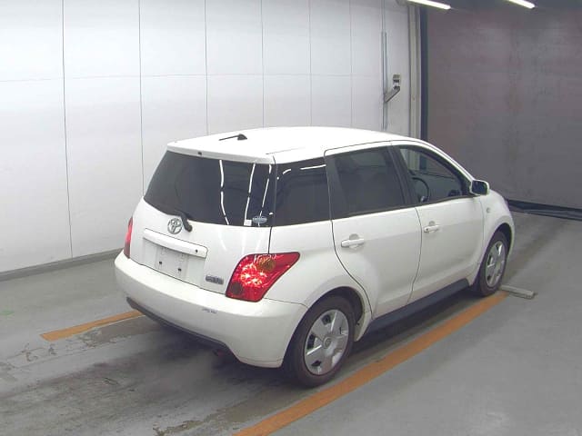 2002 TOYOTA IST