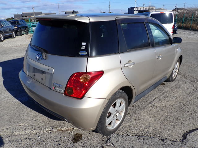 2003 TOYOTA IST