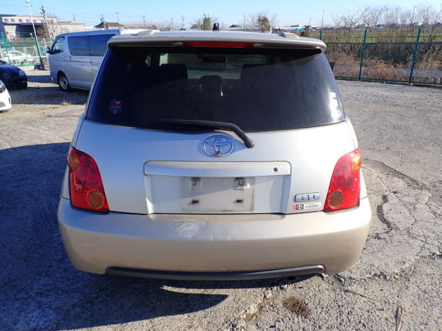 2003 TOYOTA IST