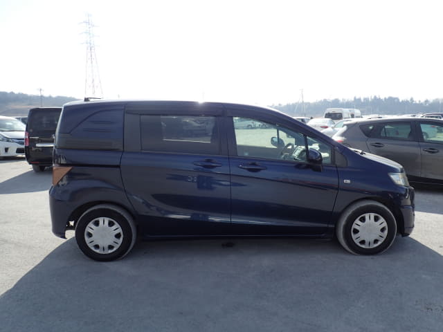 2010 HONDA Freed Spike
