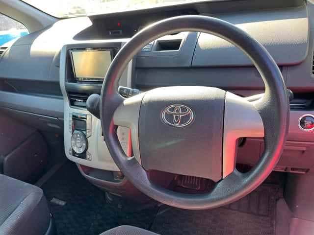 TOYOTA Voxy thumbnail 49