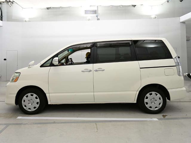 2006 TOYOTA Noah