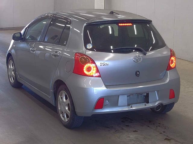 2005 TOYOTA Vitz
