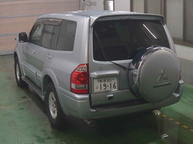 2005 MITSUBISHI Pajero