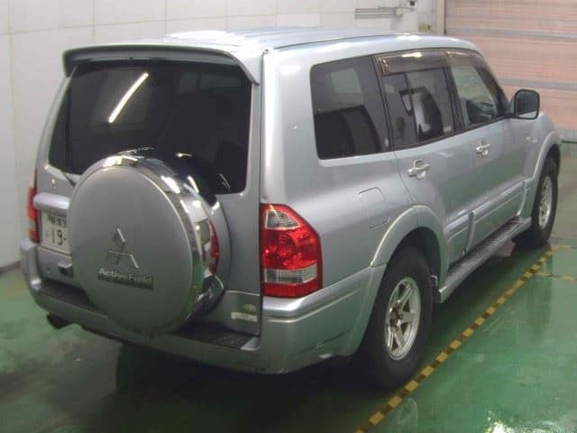2005 MITSUBISHI Pajero