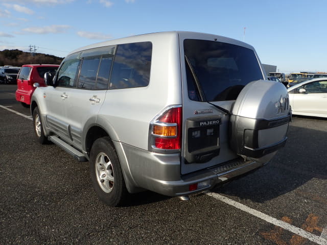 2000 MITSUBISHI Pajero