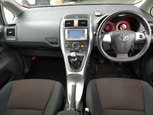2010 TOYOTA Auris