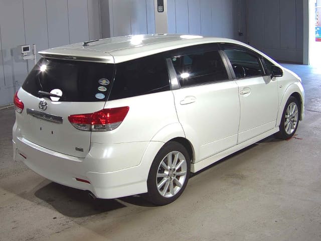 TOYOTA Wish thumbnail 2