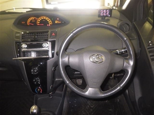 2006 TOYOTA Vitz