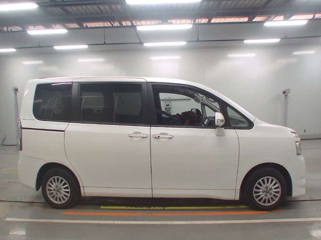 TOYOTA Voxy thumbnail 50