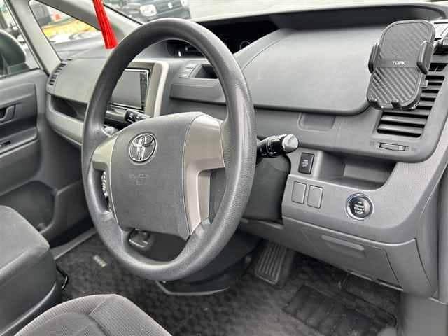 TOYOTA Voxy thumbnail 51