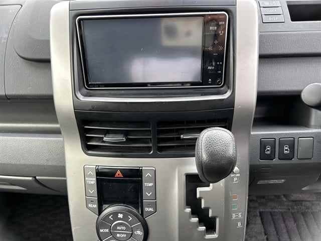 TOYOTA Voxy thumbnail 52