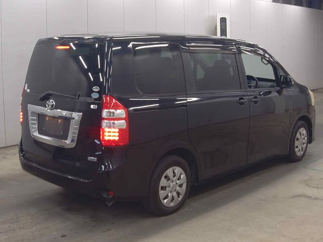 2010 TOYOTA Noah