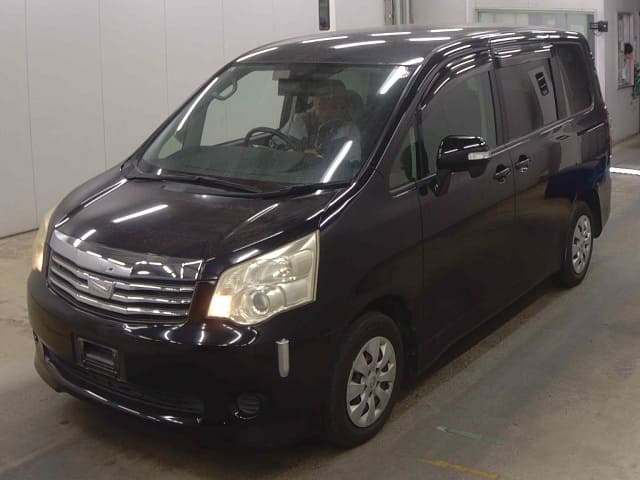 2010 TOYOTA Noah
