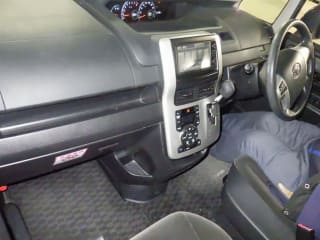 2010 TOYOTA Noah