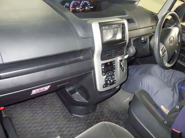 2010 TOYOTA Noah