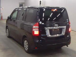 2010 TOYOTA Noah