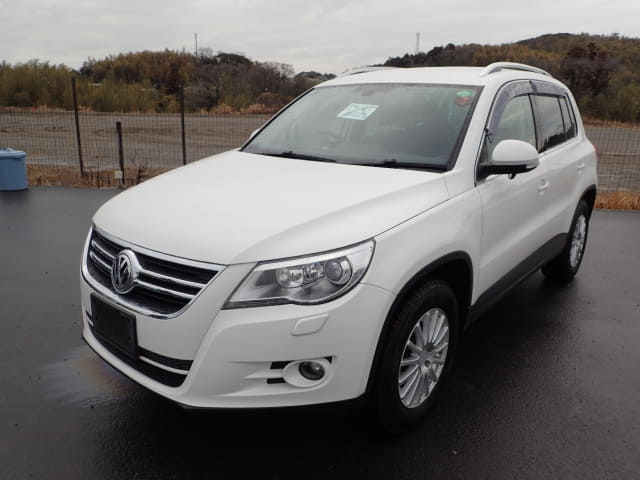VOLKSWAGEN Tiguan