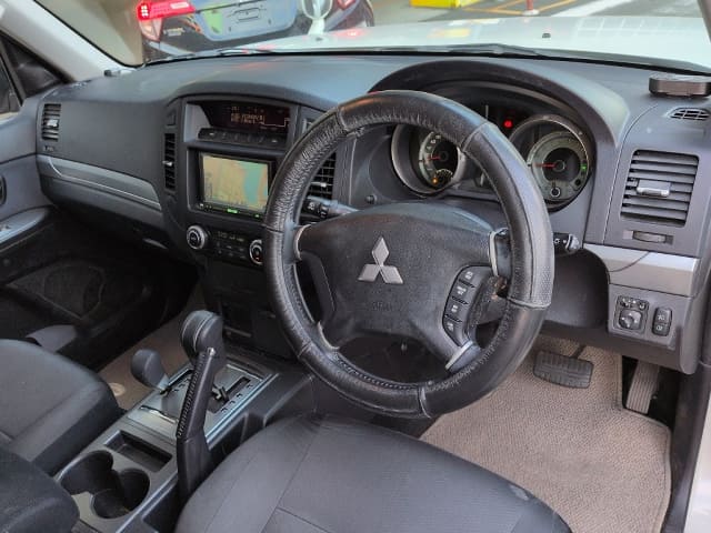 2010 MITSUBISHI Pajero