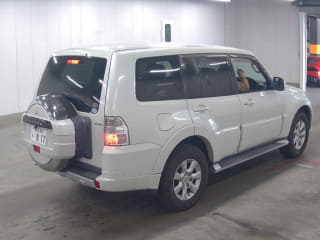 2010 MITSUBISHI Pajero