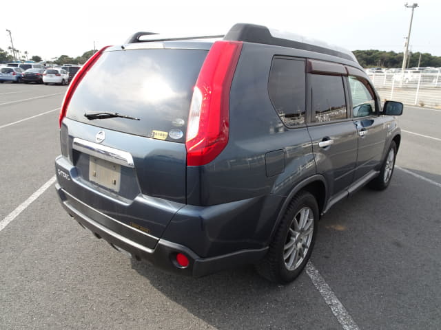 2010 NISSAN X-Trail