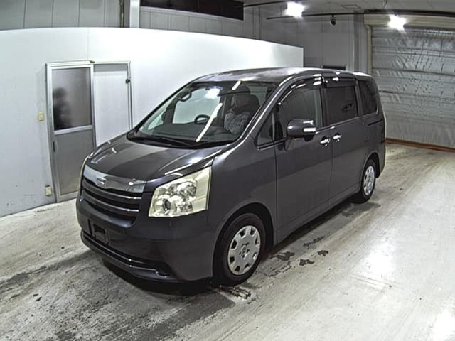 2010 TOYOTA Noah