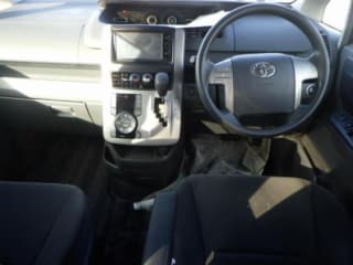 2010 TOYOTA Noah