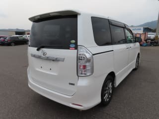 2011 TOYOTA Voxy