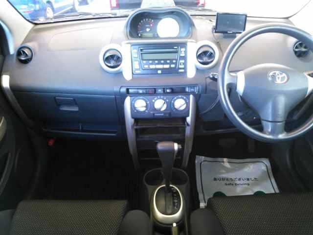 2004 TOYOTA IST