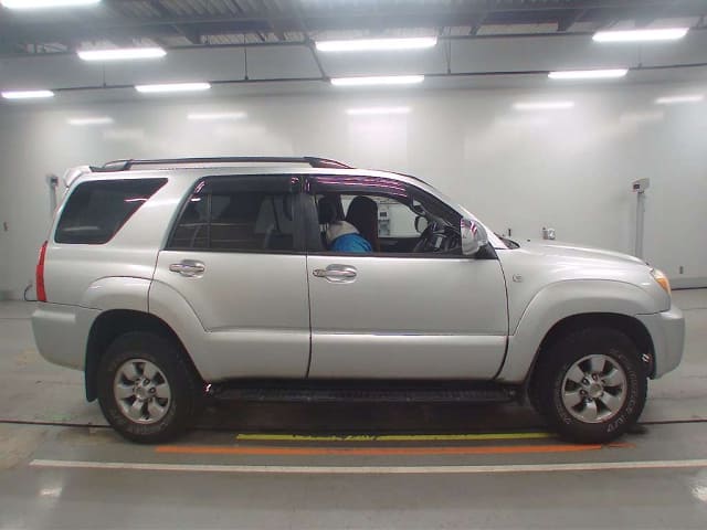 TOYOTA Hilux Surf thumbnail 4