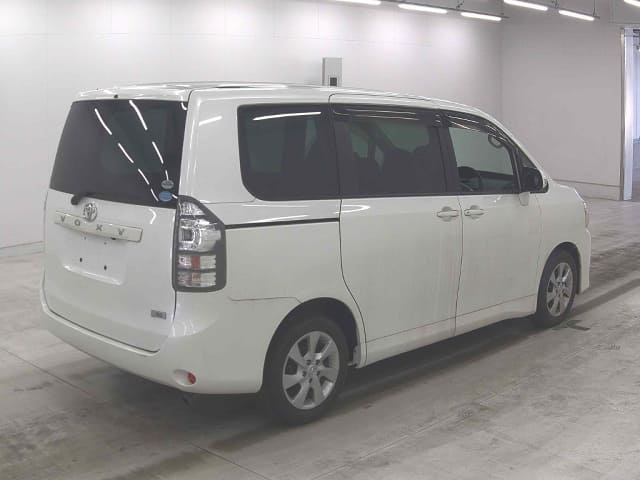 TOYOTA Voxy thumbnail 2