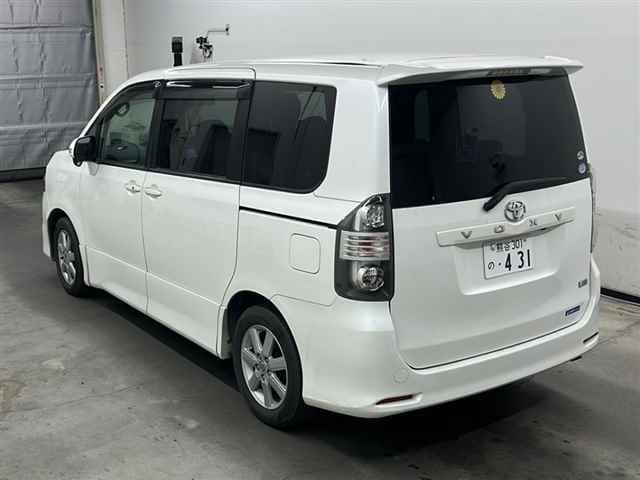 TOYOTA Voxy thumbnail 8