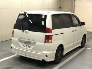 2005 TOYOTA Noah