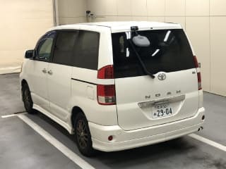 2005 TOYOTA Noah